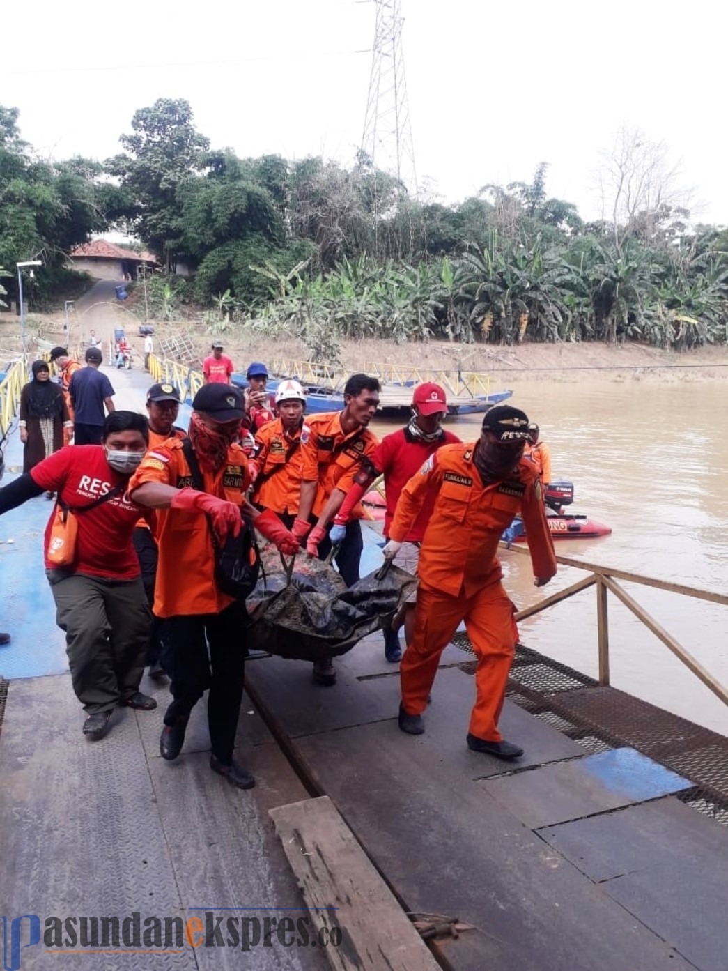 Bernazar Berenang di Sungai Citarum yang Berujung Maut