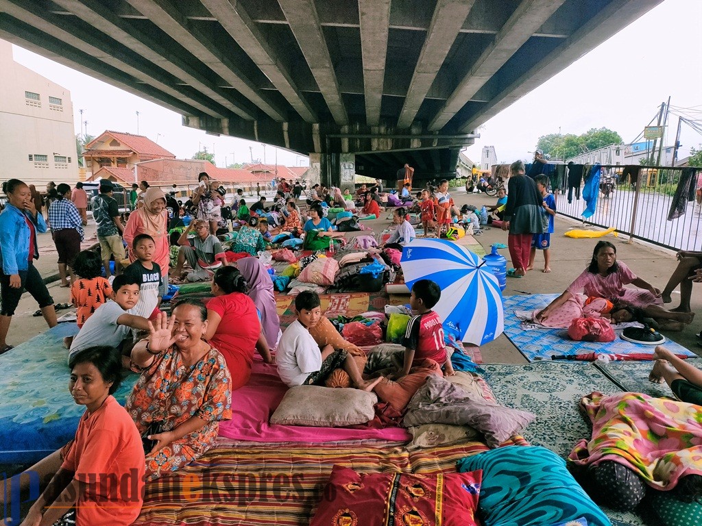 Pantura Dikepung Banjir, Warga Mulai Mengungsi