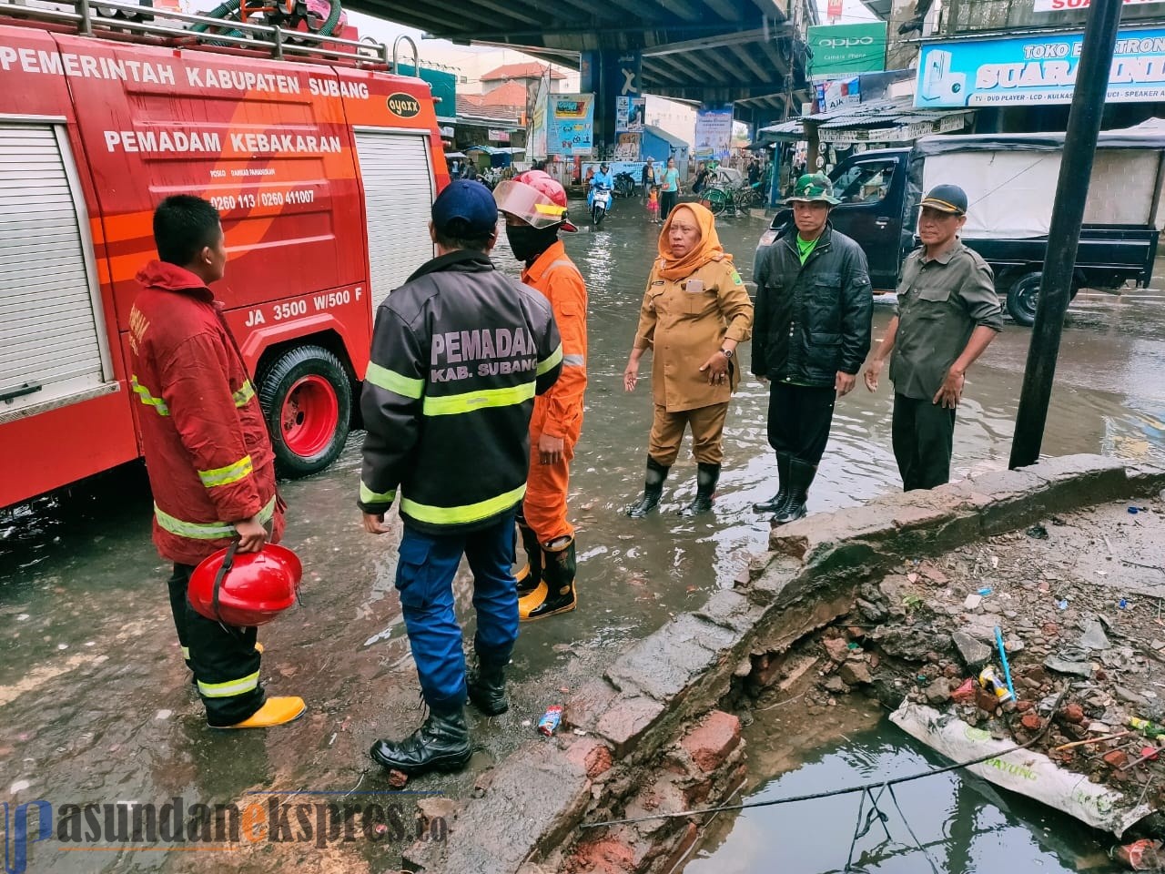 Banjir Capai 2 Meter, Solusi Sementara Sedot Saluran Drainase