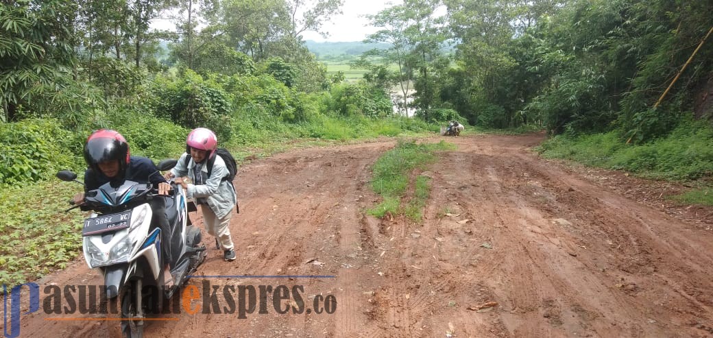 Bangunan Kampus Megah tapi Jalan ke Politeknik Negeri Subang Rusak