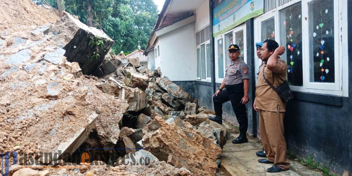 Longsor Nyaris Timbun SDN 1 Cipicung