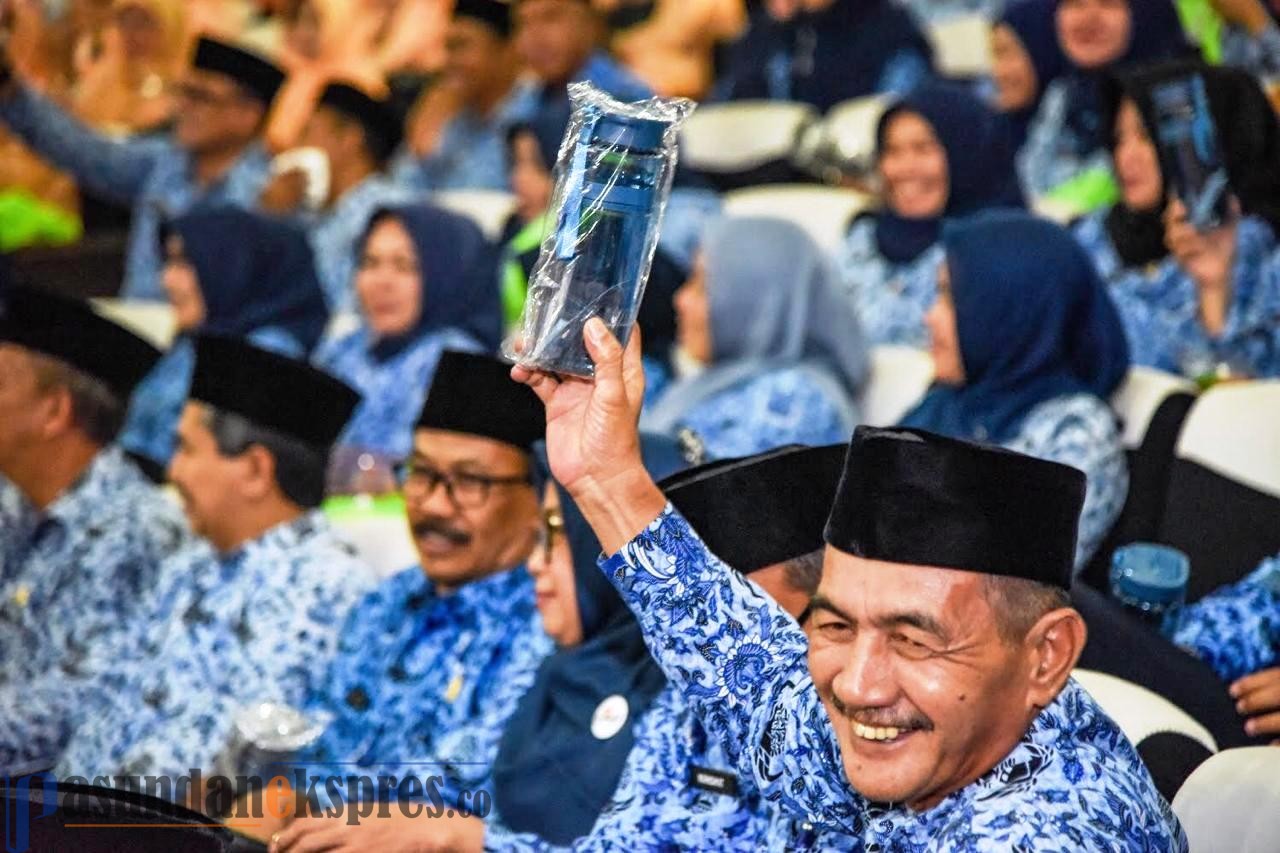 Tekan Sampah Plastik, Pemkab Purwakarta Luncurkan Gerakan Purwakarta Sejuta Tumbler