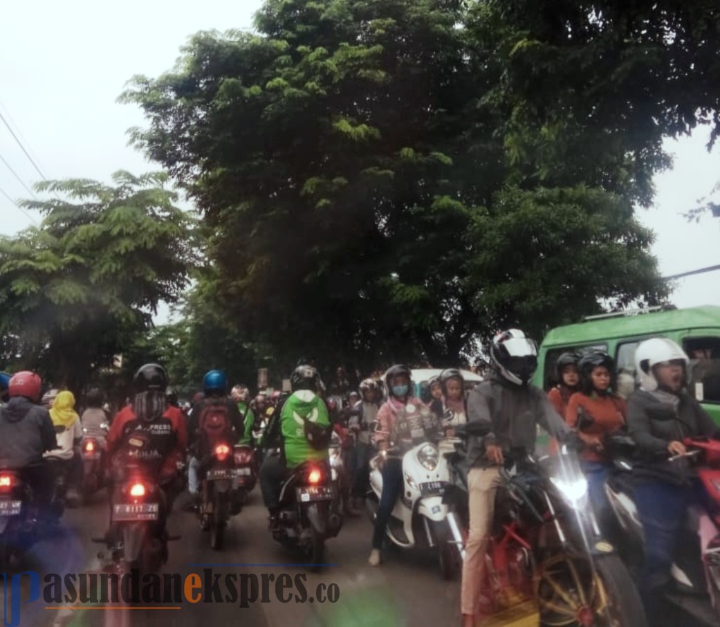 Jalur Rawabadak-Cinangsi Sering Macet, Instruksi Bupati Belum Terealisasi