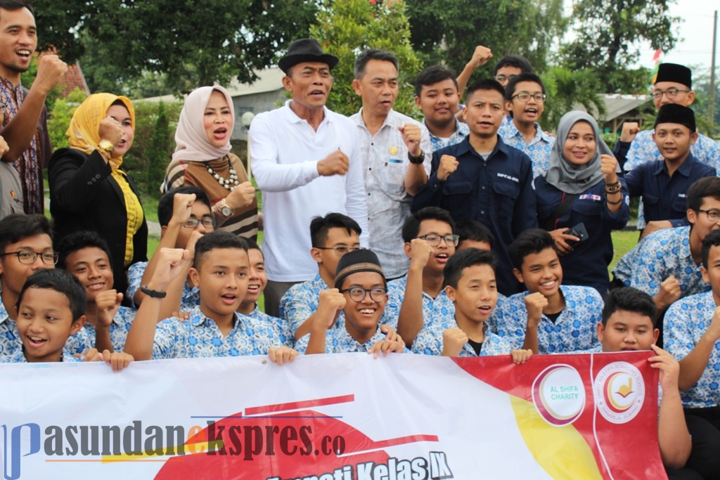 SMP IT As Syifa Gelar Kunjungan Simpati