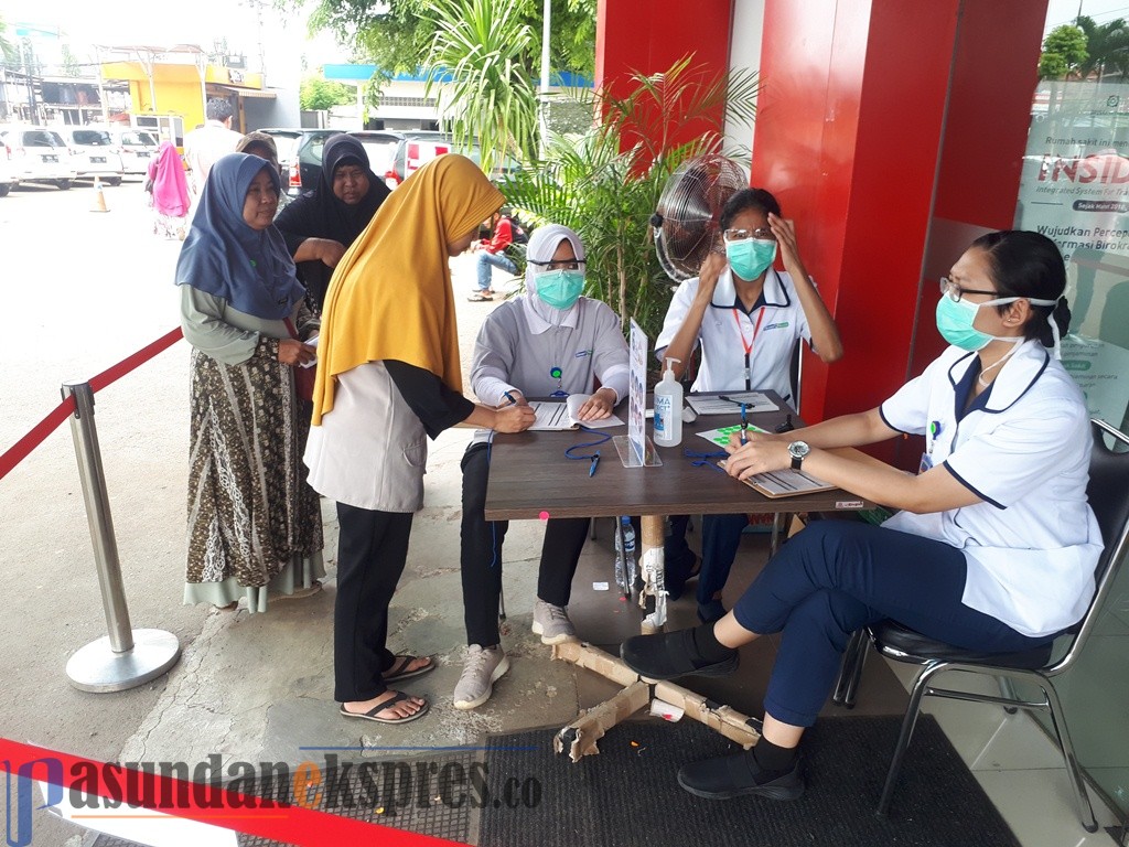 RS Siloam Purwakarta Bangun Tenda Isolasi