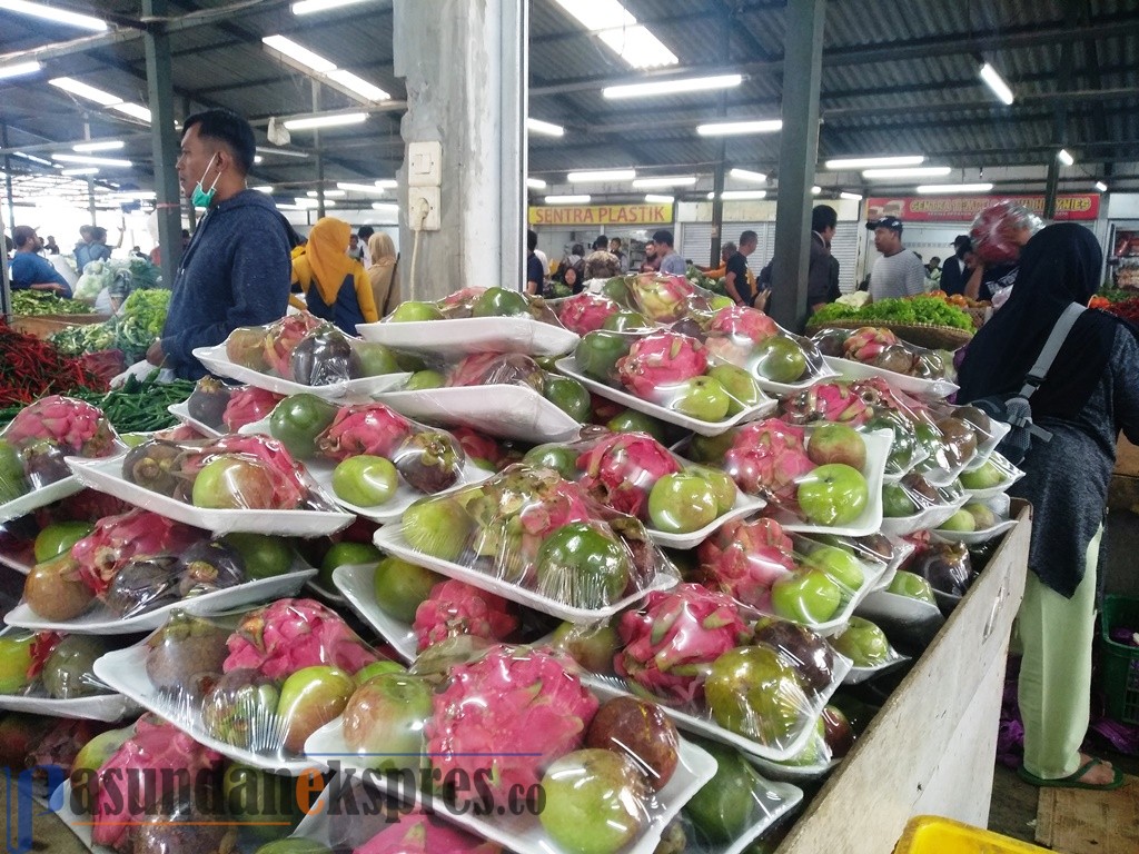 Kran Impor Ditutup, Petani Buah Untung