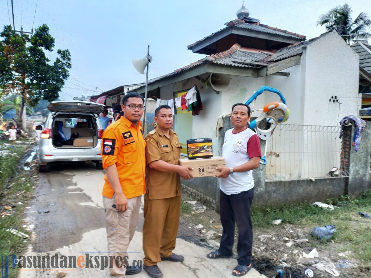 ASN di Karawang Patungan Bantu Korban Banjir