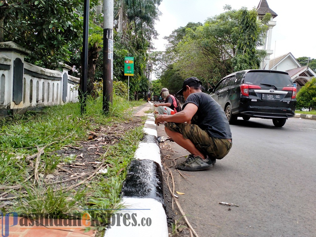 Jelang Hari Jadi, Alun-alun Dipercantik