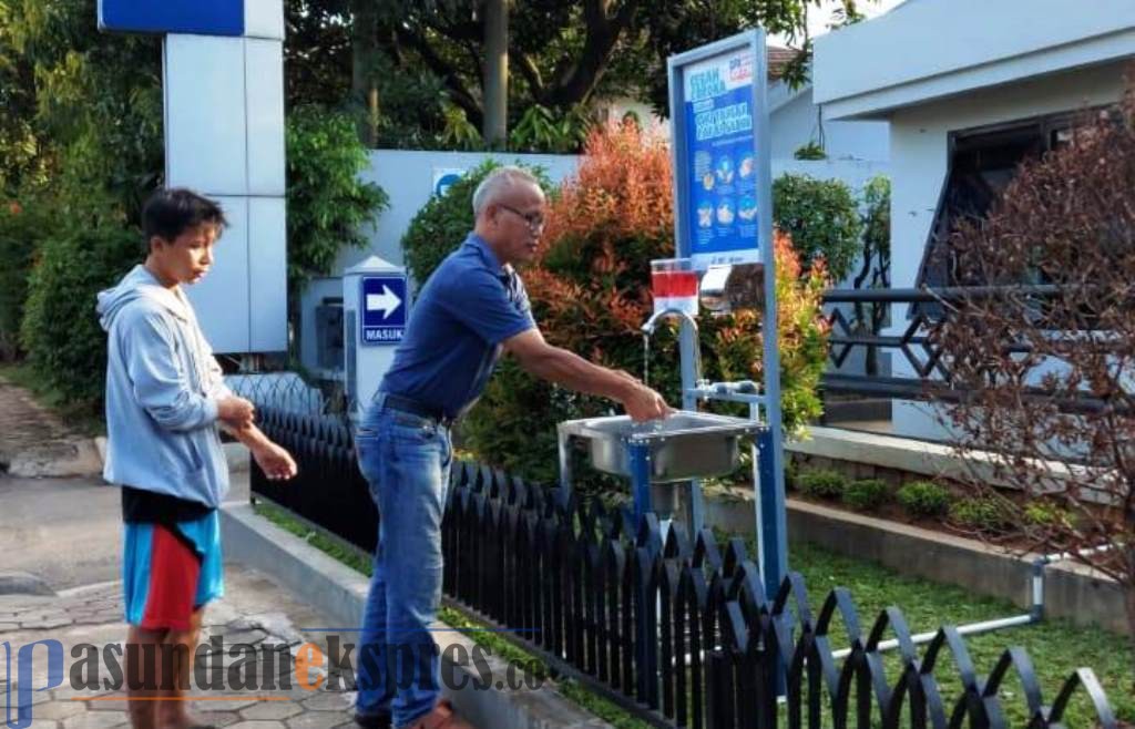 Kantor Cabang BRI Purwakarta Pasang Wastafel di Gerbang Masuk