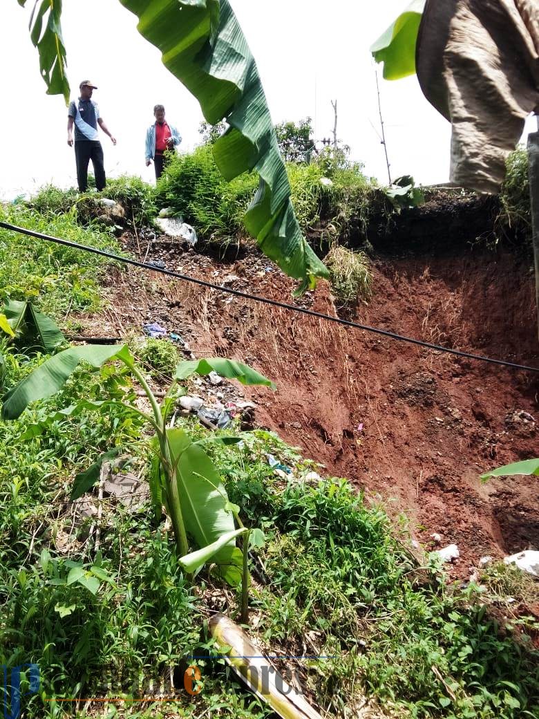 Jalan Kabupaten Longsor, Camat Minta Segera Perbaiki