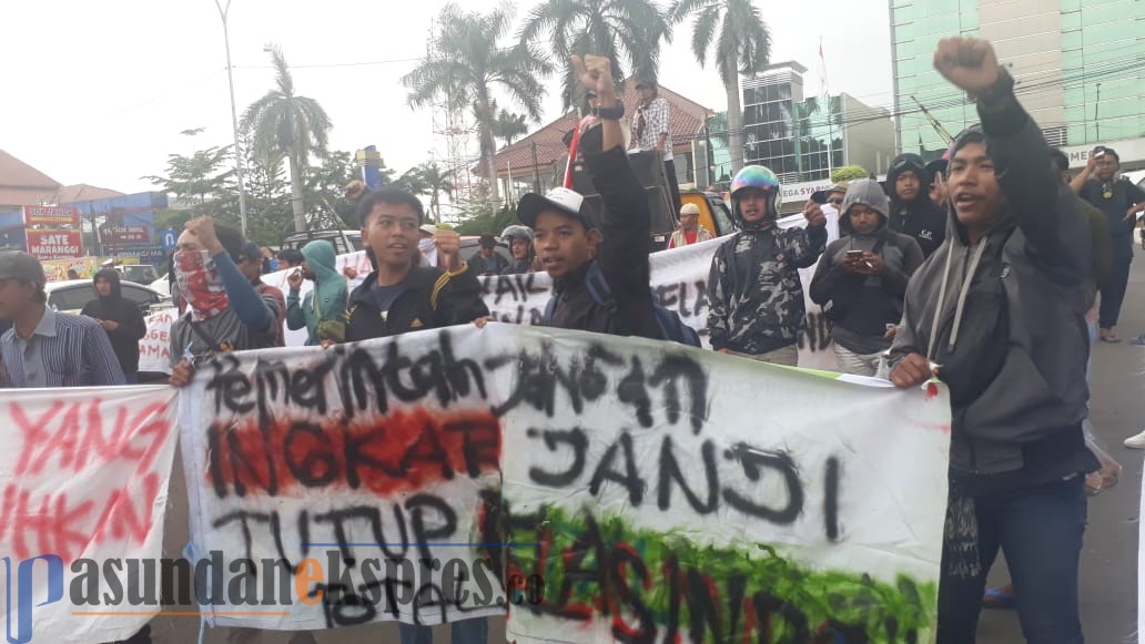 Warga Karawang Tagih Janji Tutup Pertambangan Atlasindo