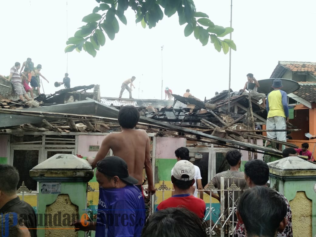 Diduga akibat Konsleting Listrik, Rumah Asep Ludes Dilalap Api