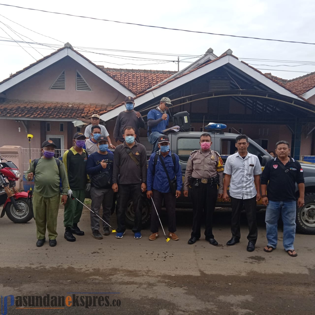 Cegah Korona, Pemdes Cibogo Lakukan Penyemprotan Disinfektan