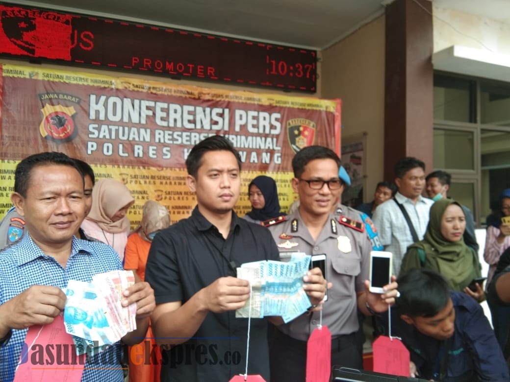 Mucikari dan Kasir Karaoke Bisnis Prostitusi