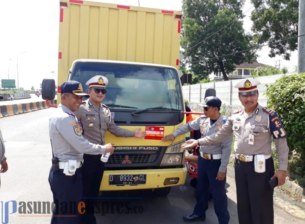 Kasatlantas Polres Purwakarta Ingatkan Bahaya Kendaraan Overload