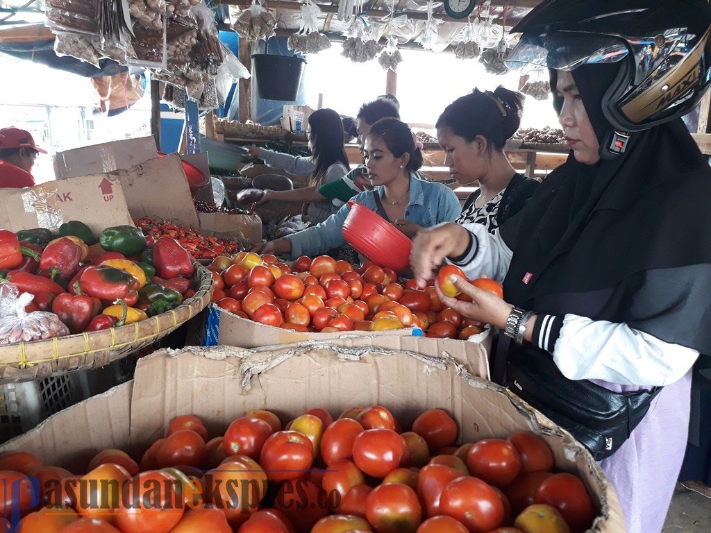 Stok Sembako Masih Aman, Harga Bawang Bombai dan Gula Meroket