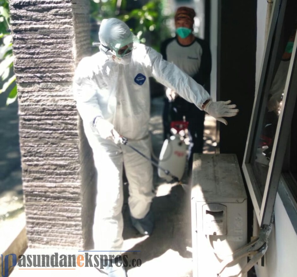 Kantor Pelayanan Publik di Purwakarta Disemprot Disinfektan