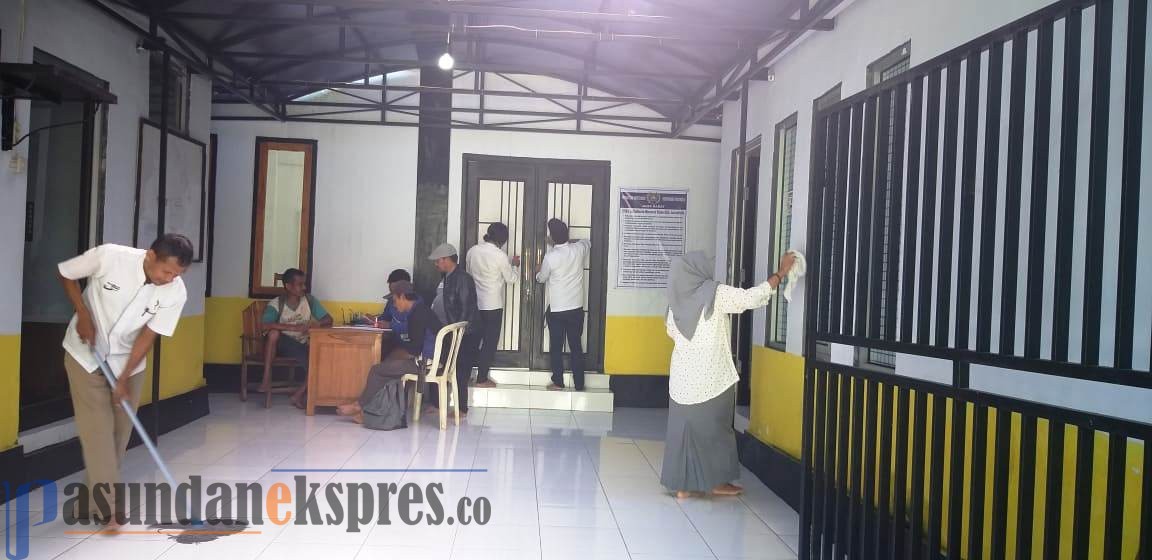 Tiga Hari Sekali Kantor Pemerintahan Disinfektan