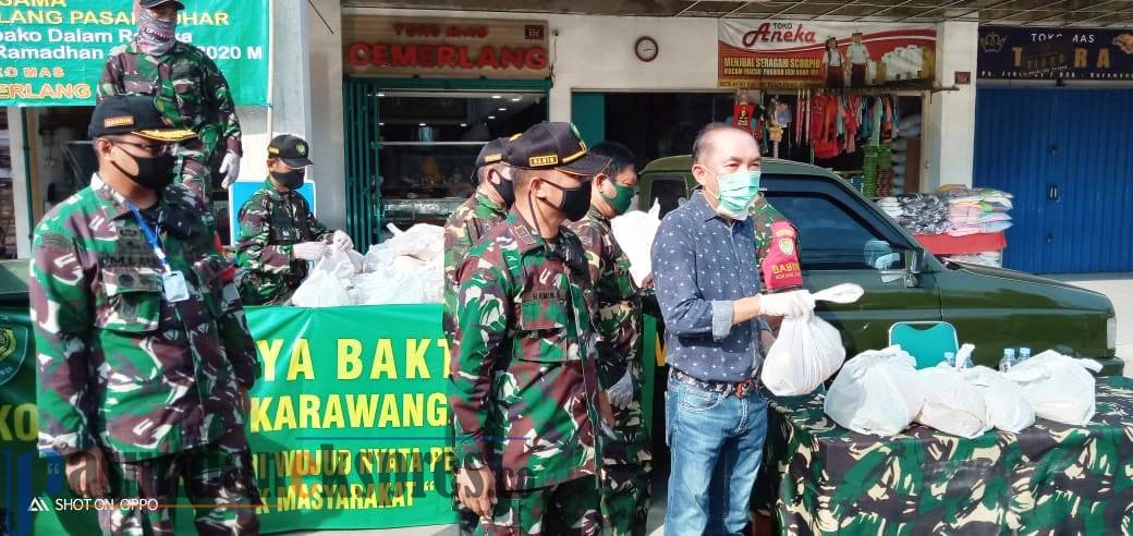 Kodim 0604/Karawang Bekerjasama dengan Toko Mas Cemerlang Sebar Ratusan Paket Sembako