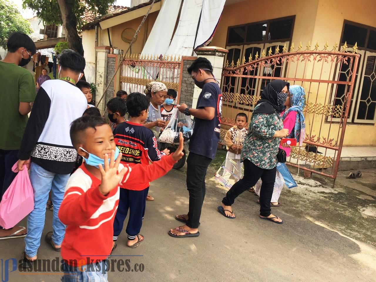 DPRD Karawang Sosialisasikan Bahaya Virus Korona