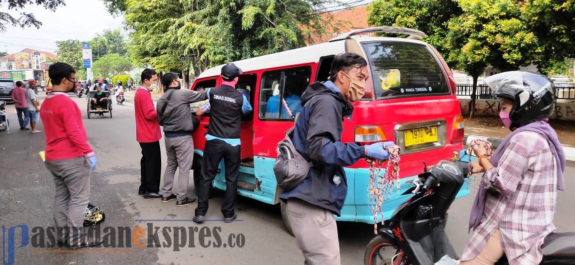 Pendamping PKH Sebar Ribuan Masker