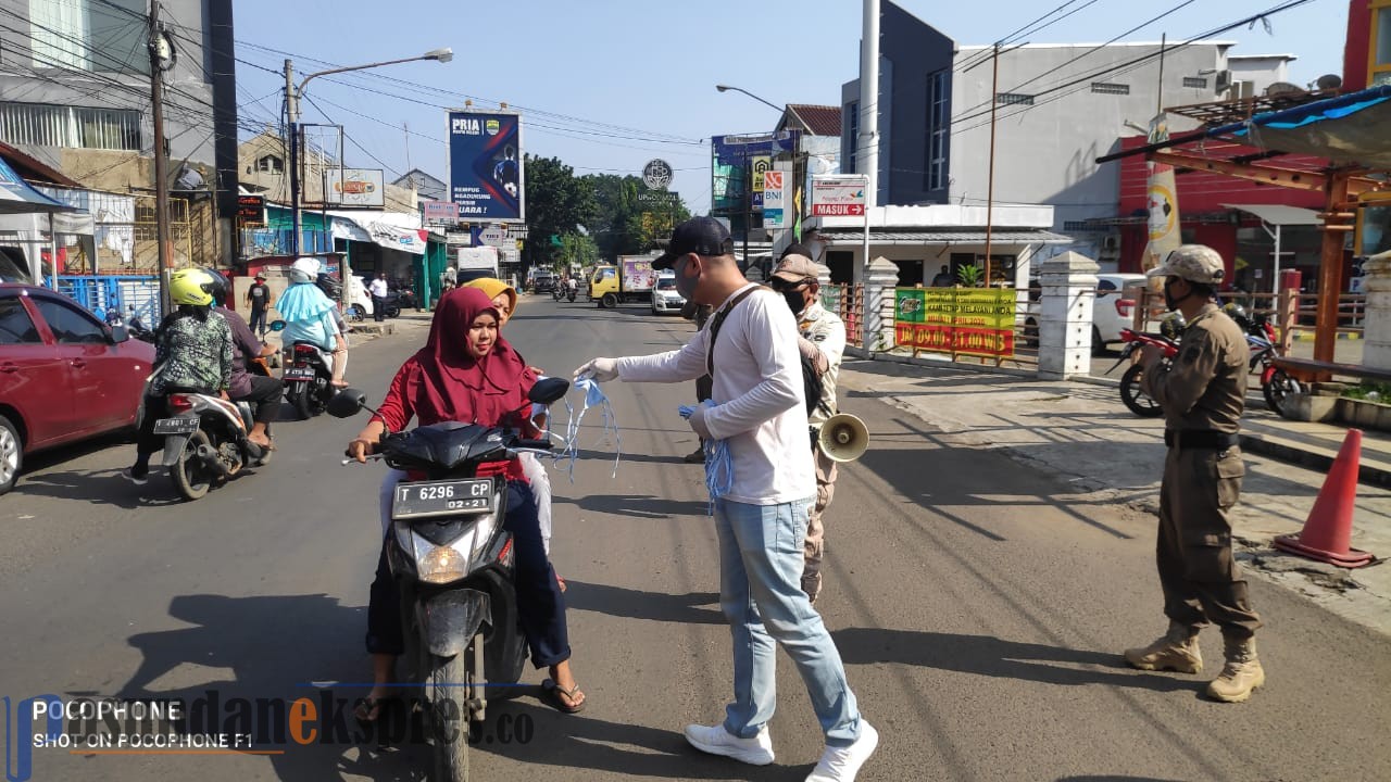 Diskominfo Purwakarta Bagikan Masker Gratis Untuk Warga