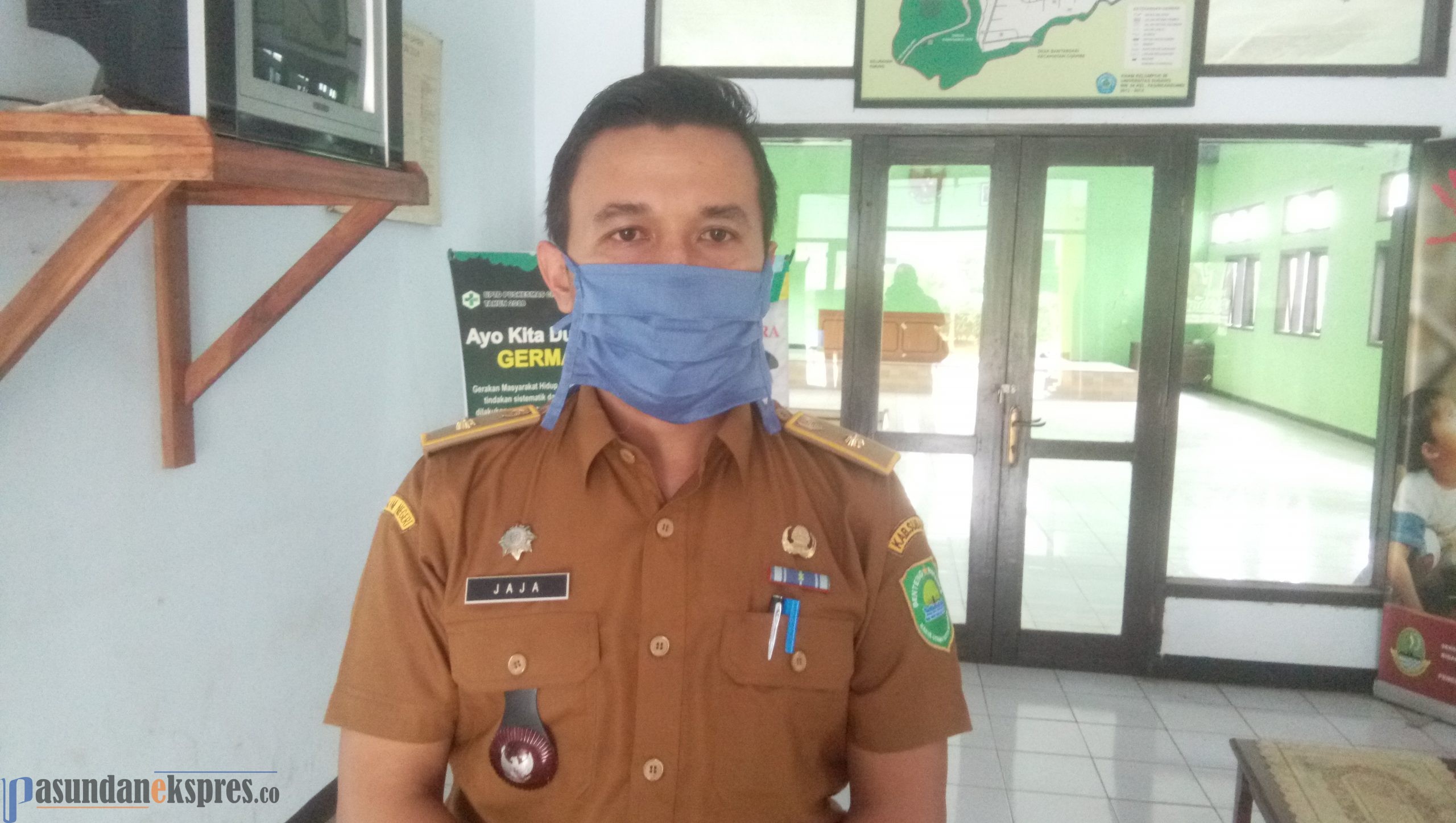 Bantuan Sosial Ricuh! Lurah dan Kades Jadi Sasaran Warga