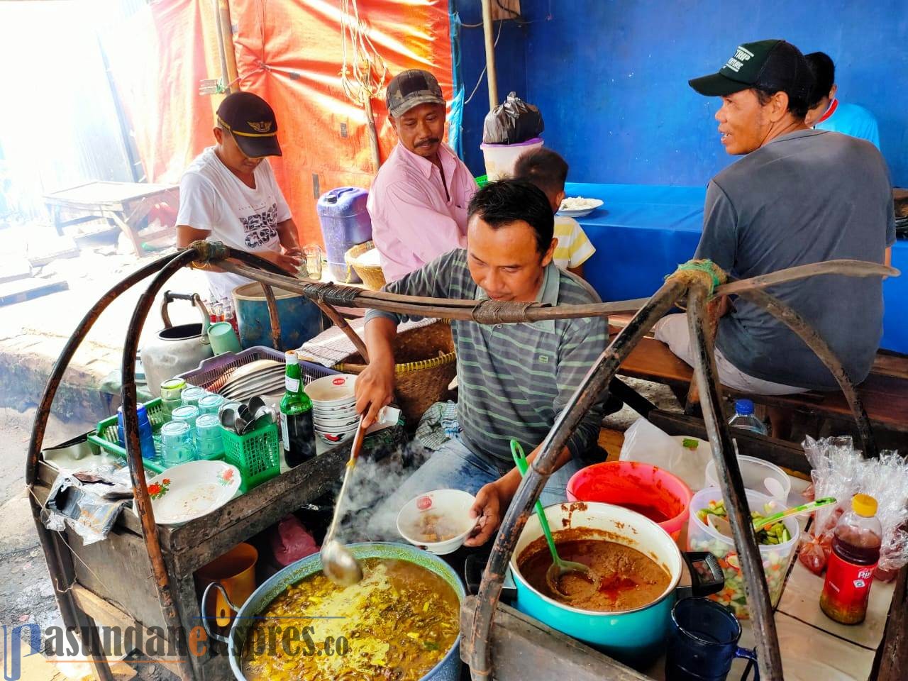 Pedagang Kuliner Keluhkan Omset