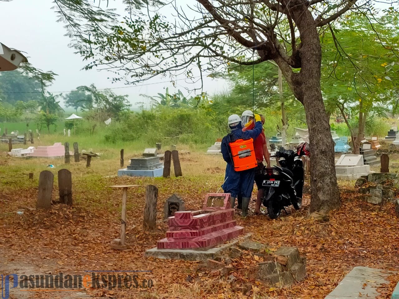 Terjadi Ketegangan saat Evakuasi Mayat Pria Gantung Diri, Bingung Dibawa ke Mana