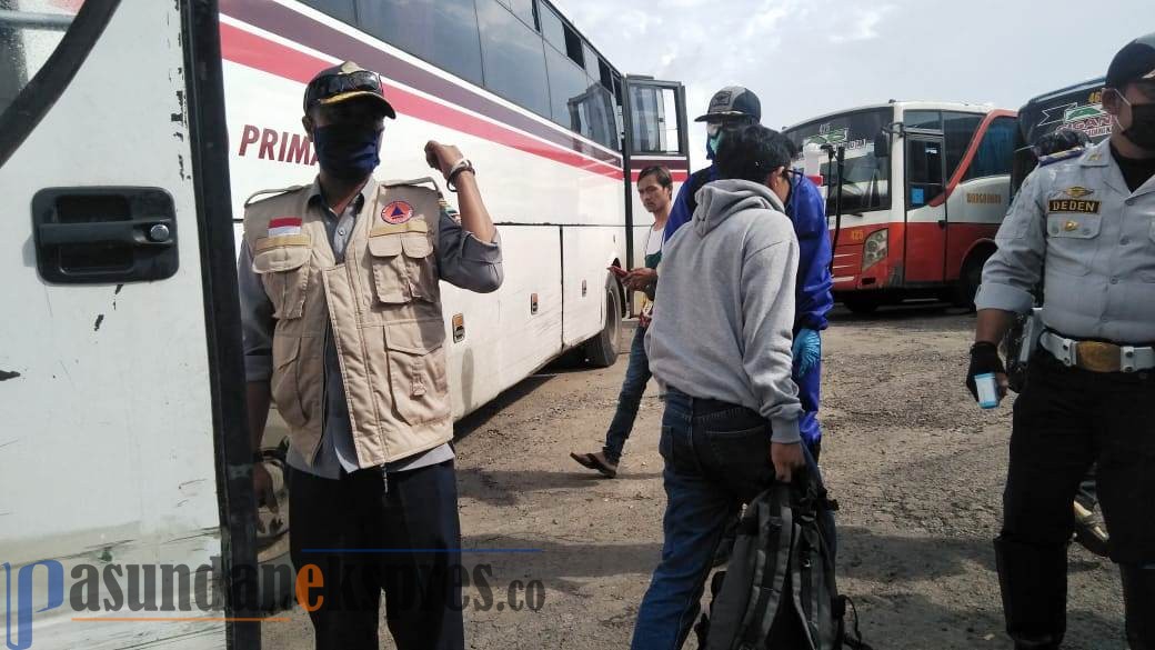 Lima Penumpang Bus Suhunya Mendekati 39°C