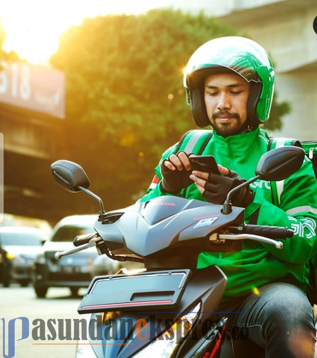 Ojek Online Antar Sembako untuk Warga Miskin