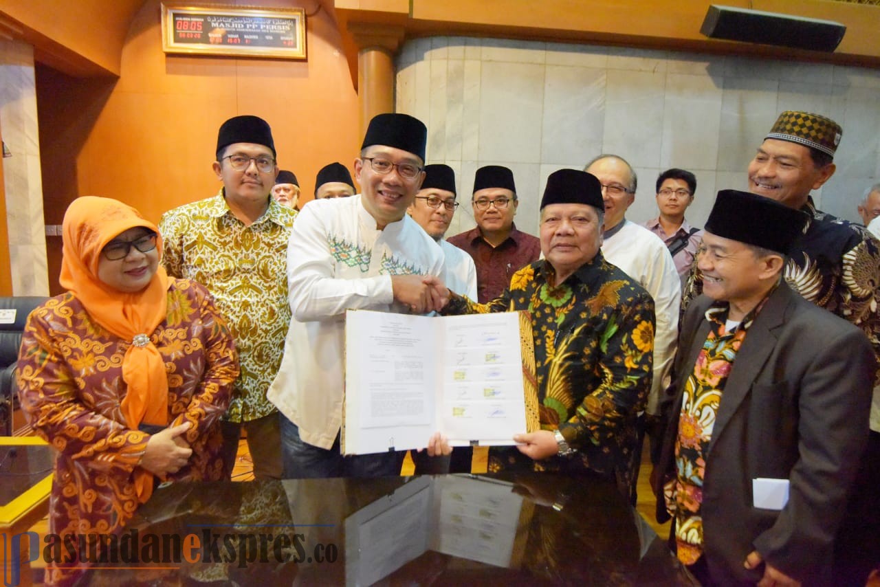 Pemda Provinsi Jabar Hibahkan Tanah di Soreang untuk Universitas Persis