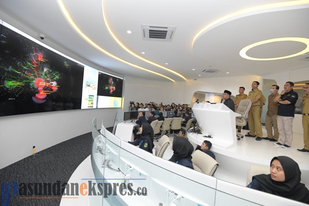 Gubernur Ridwan Kamil Resmikan Jabar Command Center