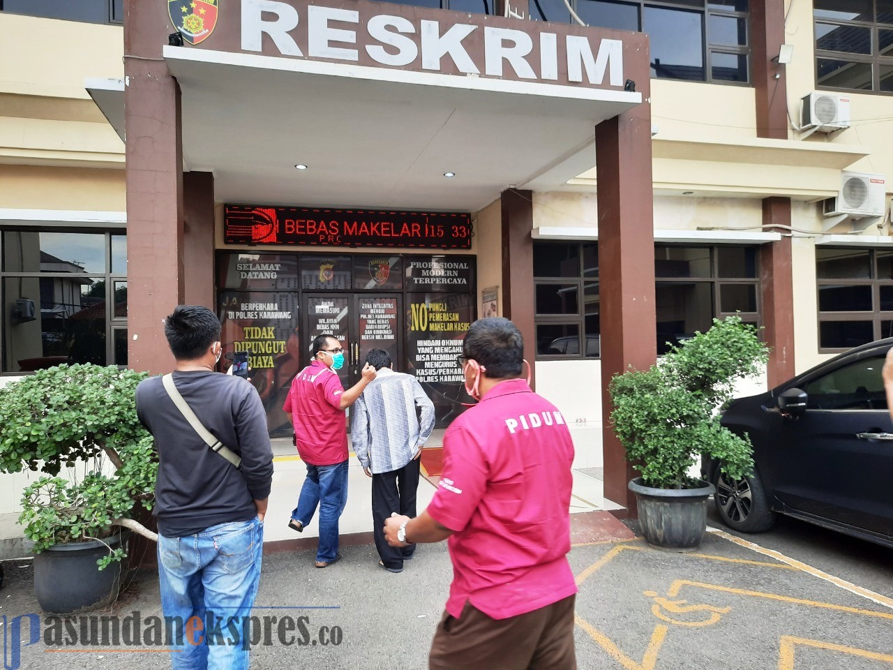 Buron Setahun, Mantan Kades Digelandang Jaksa