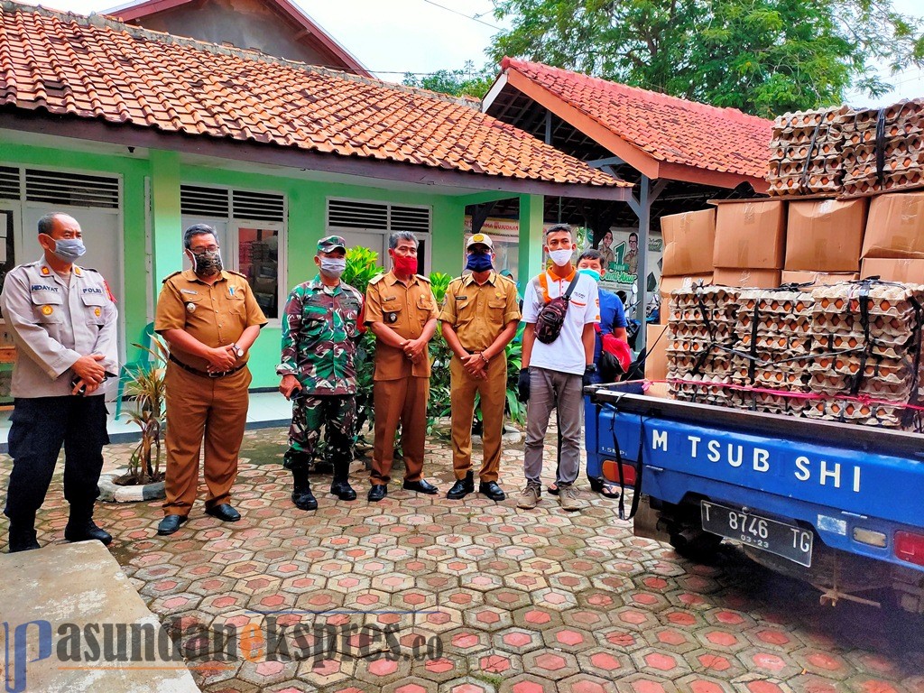 Jelang PSBB, 178 Warga Mundusari Terima Bantuan Sembako Gubernur