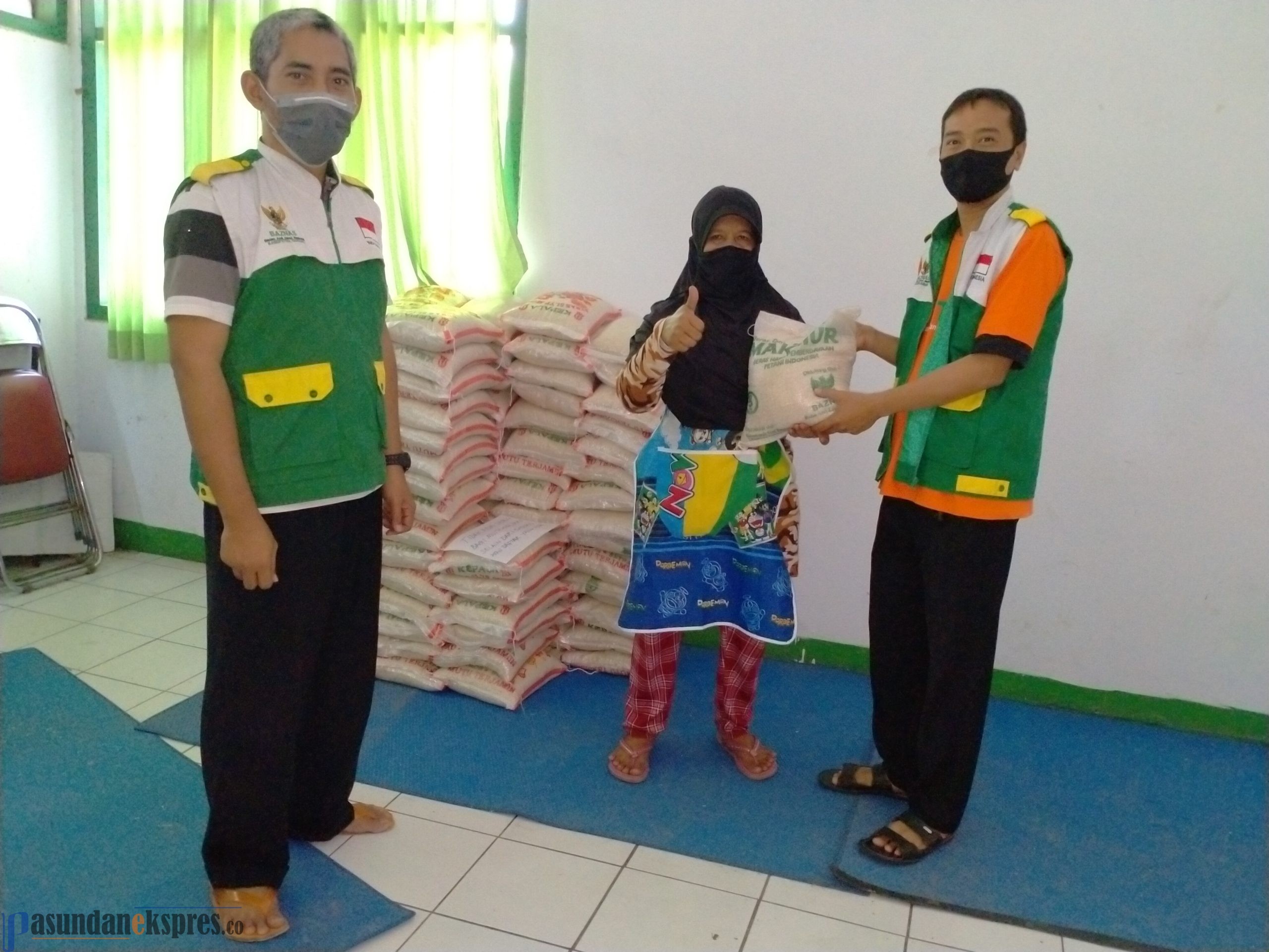 2.500 Mustahik di Subang Terima Zakat Fitrah dari Baznas