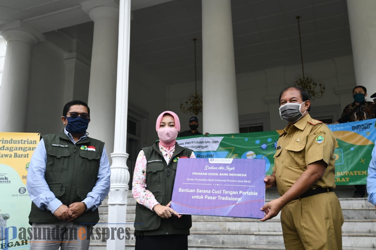 Jabar Bergerak Terima Bantuan 135 Wastafel Portabel untuk Pasar Tradisional se-Jabar