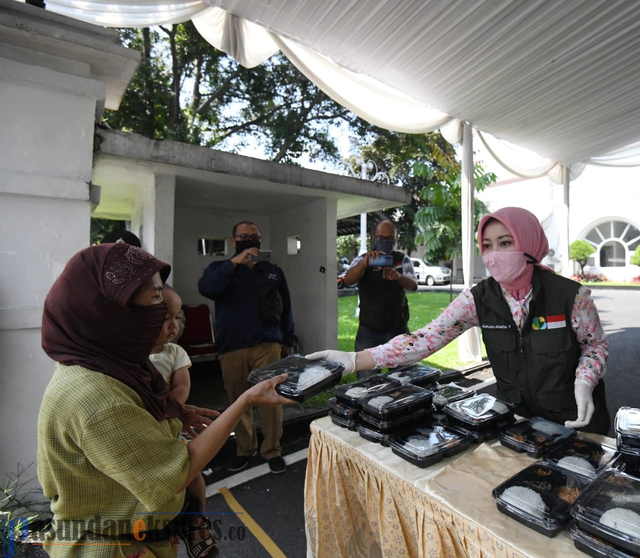 Jabar Bergerak Dirikan Posko Makan Siang Gratis