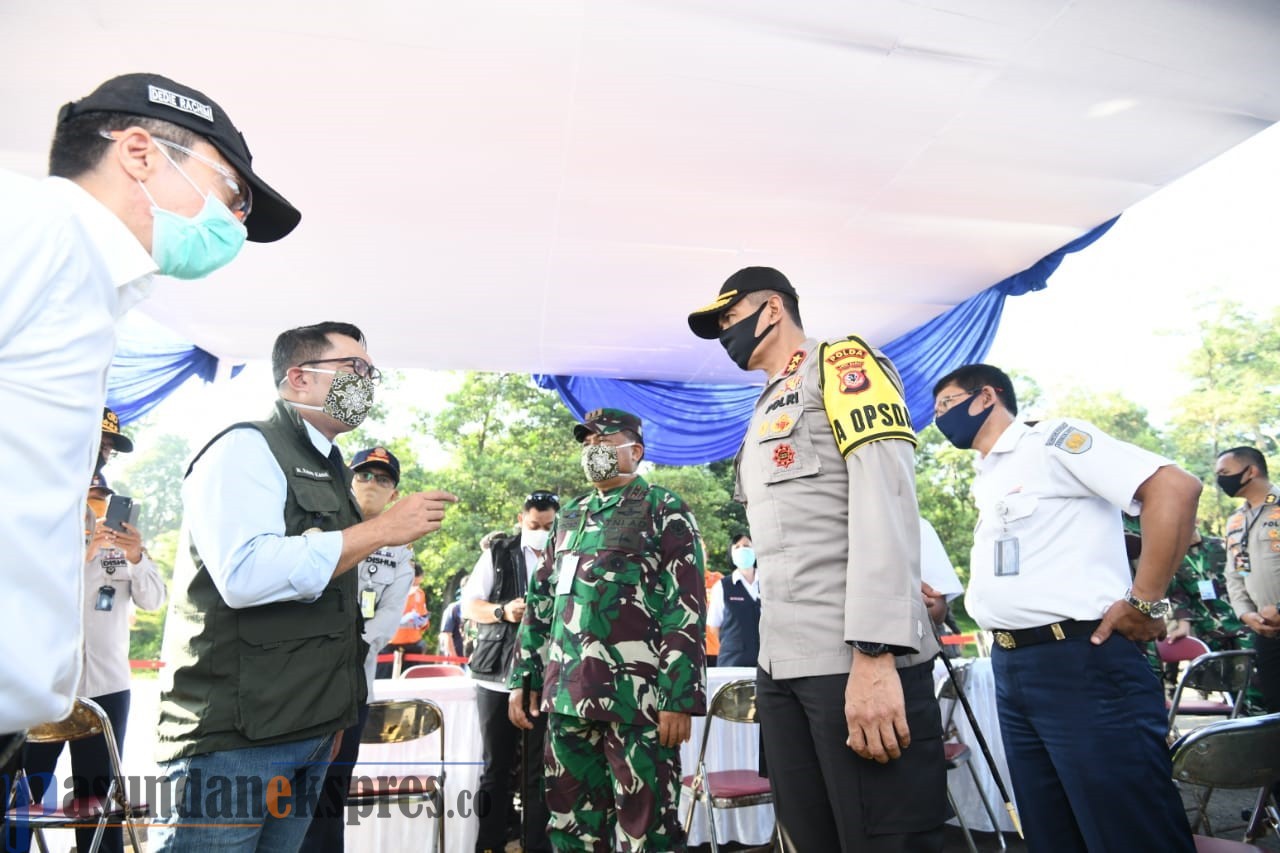 Ridwan Kamil Tinjau Pelaksanaan PSBB Hari Pertama Kota Bogor