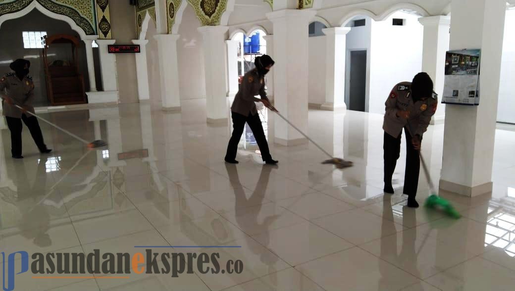 Hadapi New Normal, Polres Bersihkan Tempat Ibadah