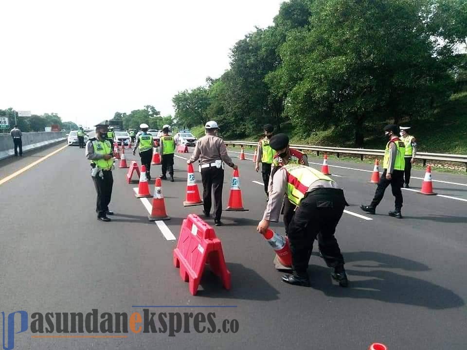 Hendak Wisata, 60 Kendaraan di Purwakarta Putar Balik