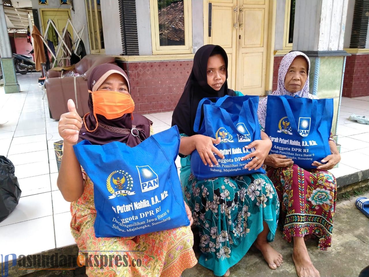 Neng Farah Bantu APD dan Paket Sembako untuk Masyarakat