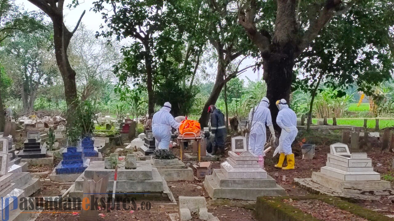Meninggal di RSUD Indramayu, Dua Warga Pantura Dimakamkan dengan SOP Covid-19
