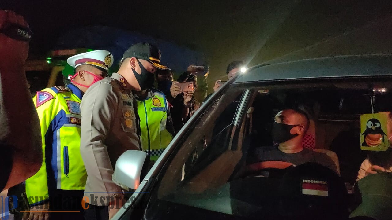 Kapolres Subang Mendadak Pimpin Langsung Penyekatan Kendaraan di Jalur Pantura