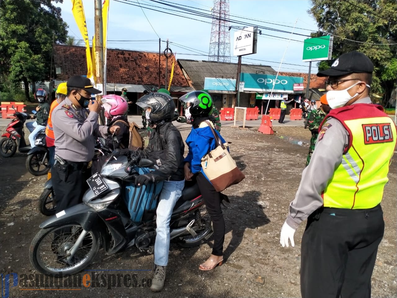 H+2 Lebaran Petugas Gabungan Lakukan Pengawasan di Area Perbatasan Subang - Purwakarta