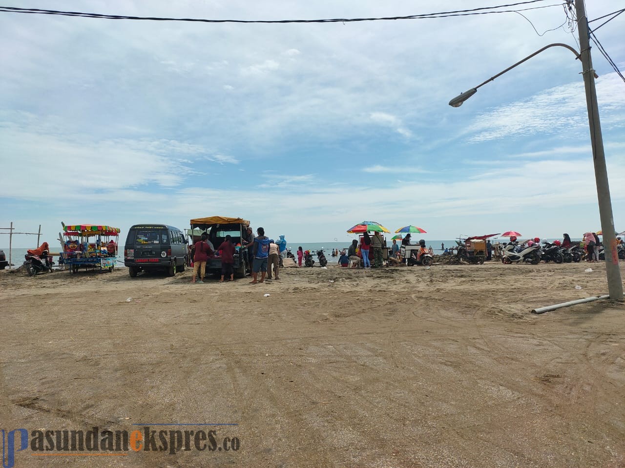 Pantai Pondok Bali Ramai Pengunjung, Camat: Portal Akan Ditutup