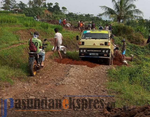 Berbagai Perbaikan Sudah Dilakukan, Jalan Ciangsana Hilir Kerap Amblas