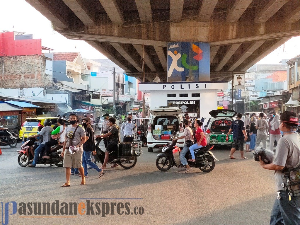 Komunitas Janem Pantura Bagikan Masker dan Takjil