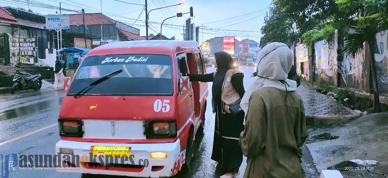 Tetap Konsisten Jalankan Jumat Berbagi, Kerabat Yatim Bagikan Takjil dan Masker Gratis