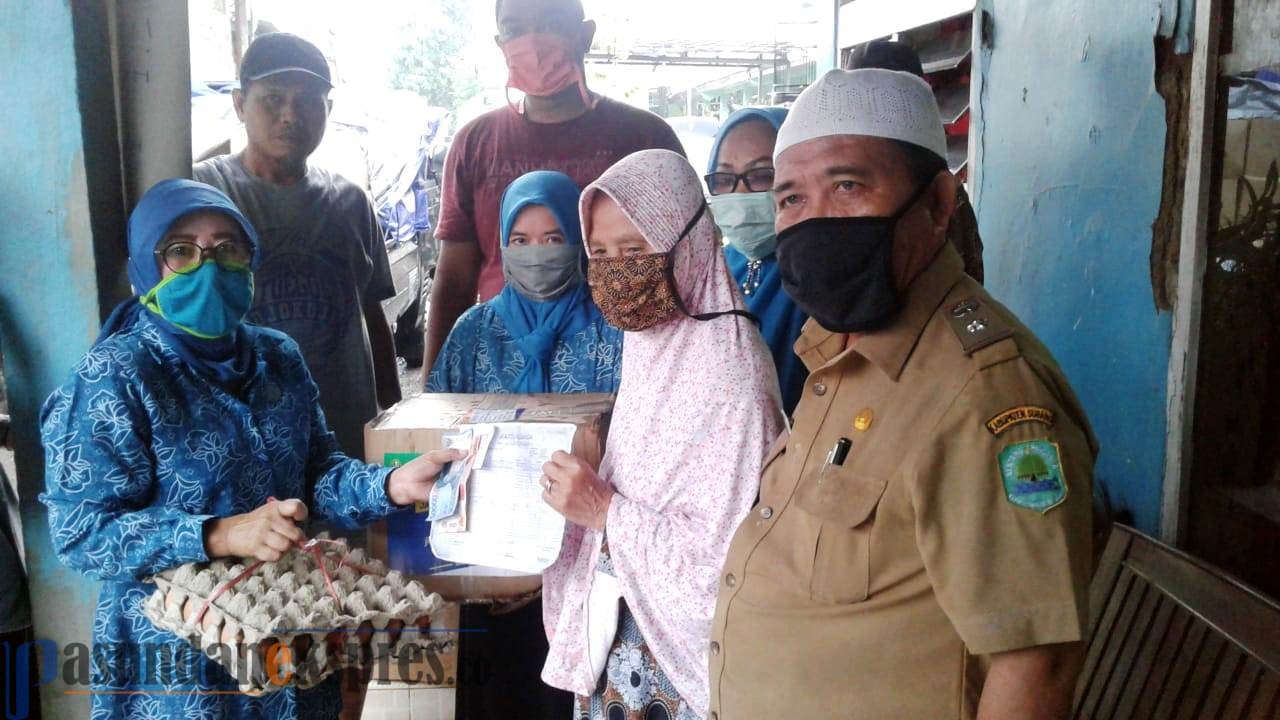 Semprotkan Disinfektan dan Salurkan BLT DD dan Bangub